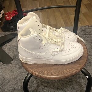 Nike Men's White Leather Athletic Sneakers